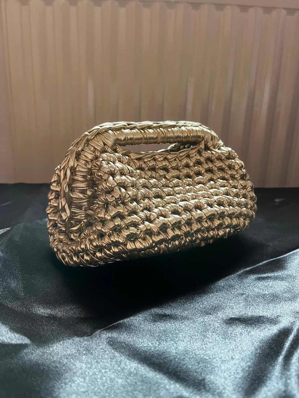 Clunch bag in pelle all'uncinetto personalizzabile