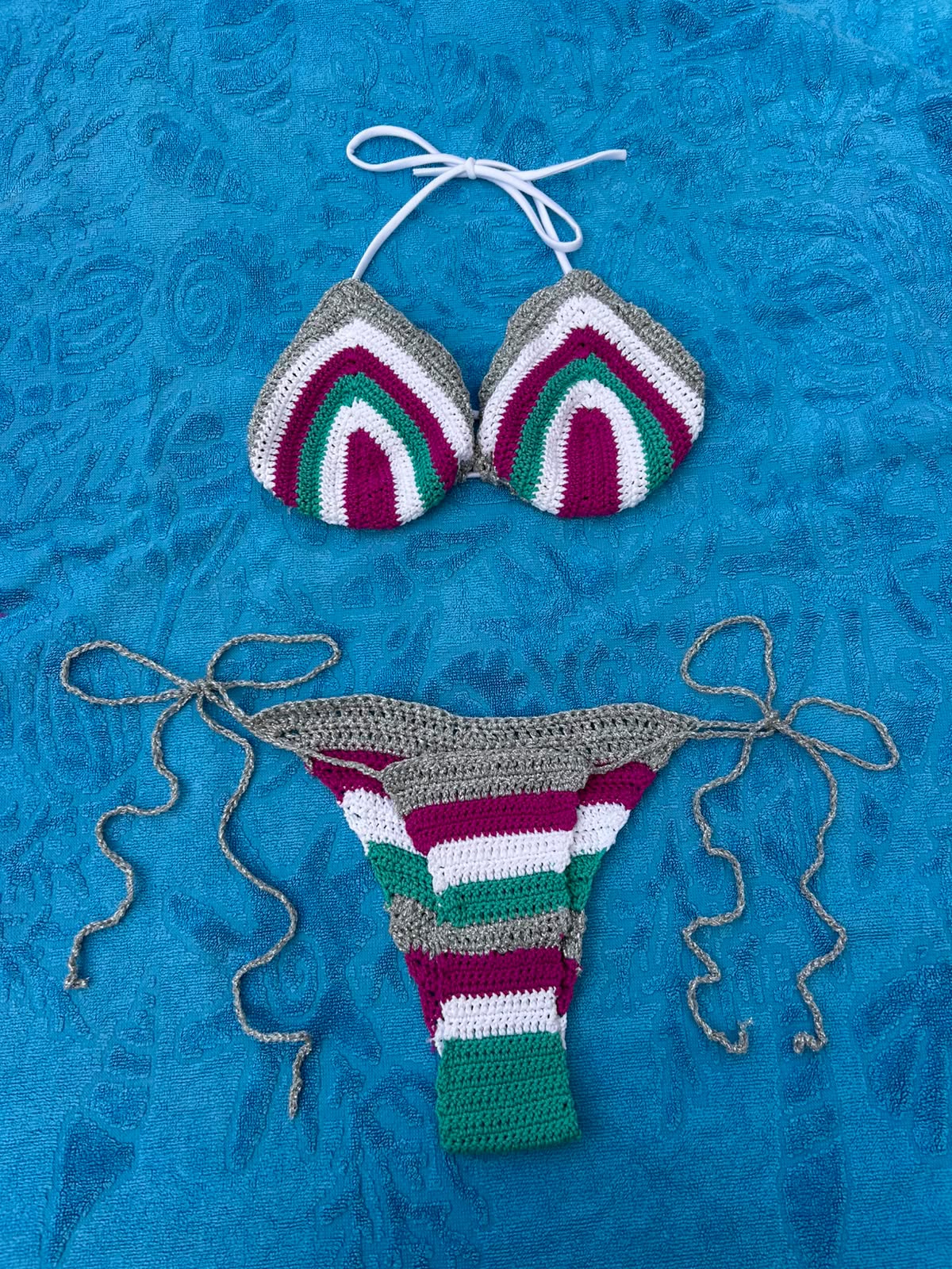 Costume all'uncinetto personalizzabile fatto a mano