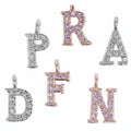 Charm iniziali con strass per borsa all'uncinetto