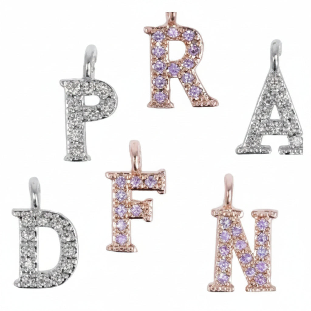 Charm iniziali con strass per borsa all'uncinetto